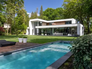Vrijstaande villa met zwembad in Soest